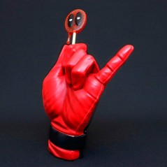Estatua Heroic Hands Deadpool Marvel 26cm en HappyJuguetes.com