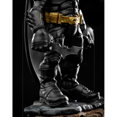 Figura MiniCo Batman The Dark Knight DC Comics 16cm sólo 59.95€